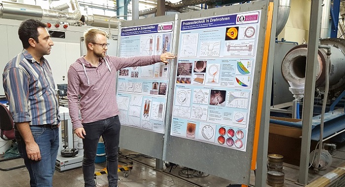 Schüler besuchen die Labore der Verfahrenstechnik